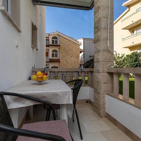 Apartment Duce 5973B Omiš Esterno foto