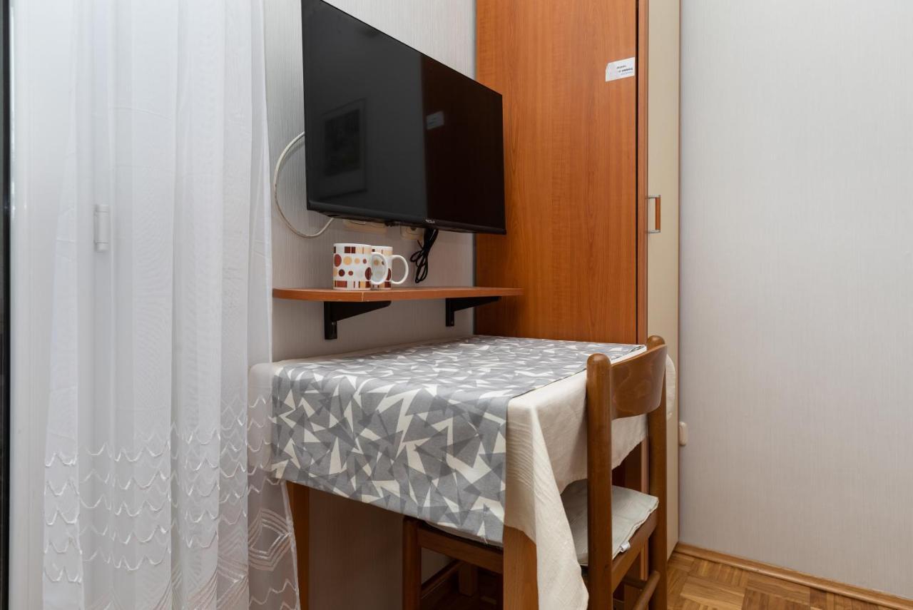 Apartment Duce 5973B Omiš Esterno foto