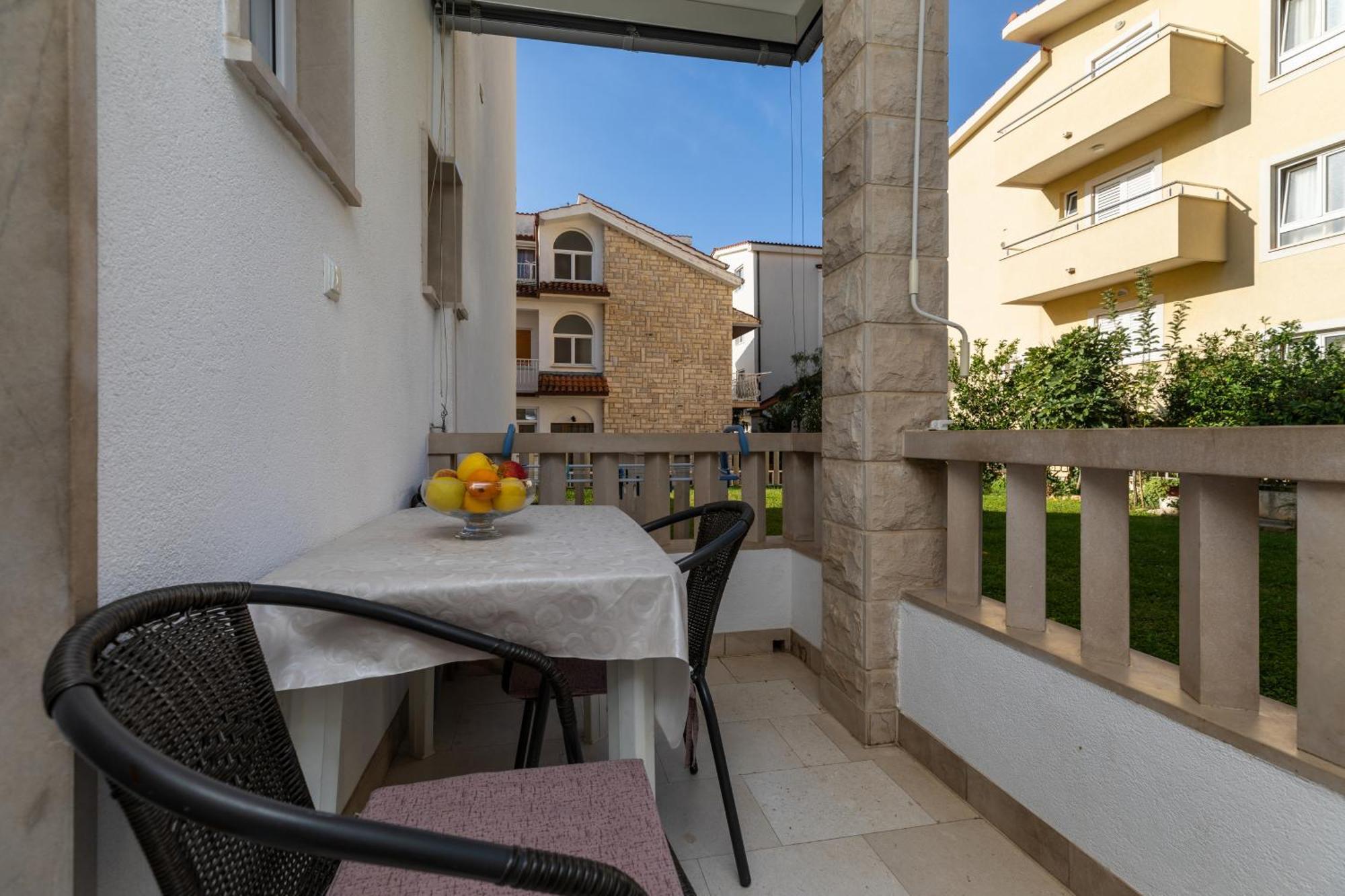 Apartment Duce 5973B Omiš Esterno foto