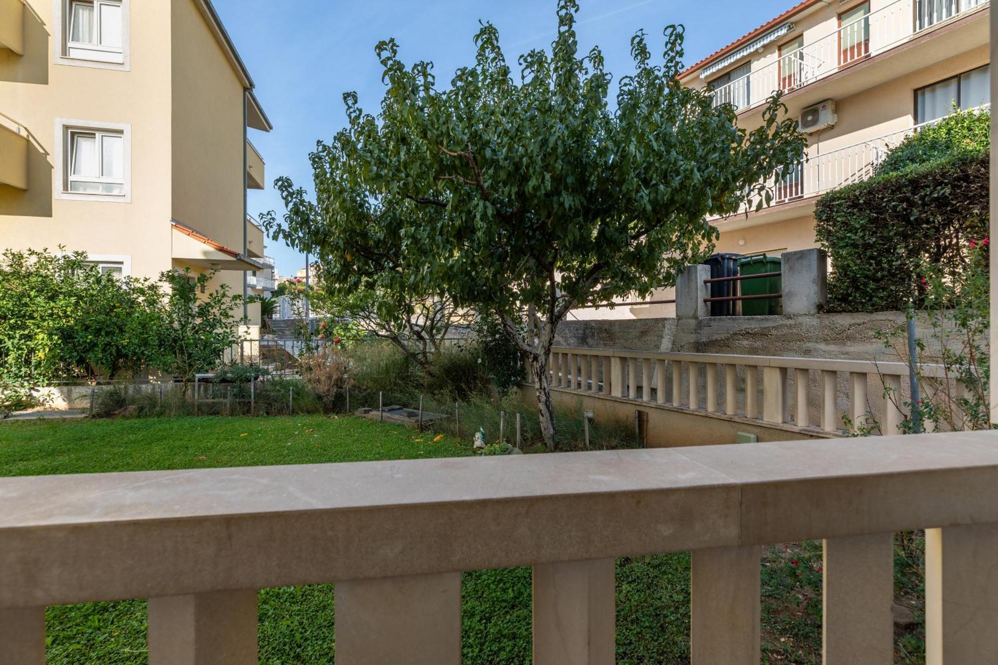 Apartment Duce 5973B Omiš Esterno foto